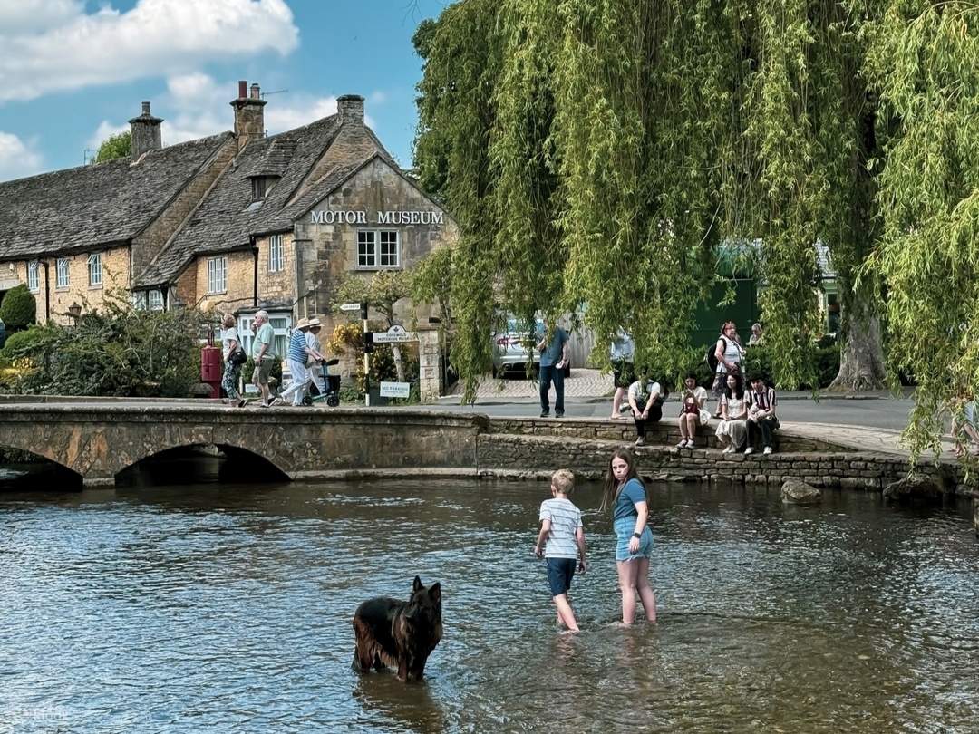 【中古】 るるぶイギリス・ロンドン バース／オックスフォード／コッツウォルズ／湖水地方/ＪＴＢパブリッシング るるぶイギリス ロンドン | | 絵本ナビ：レビュー・通販